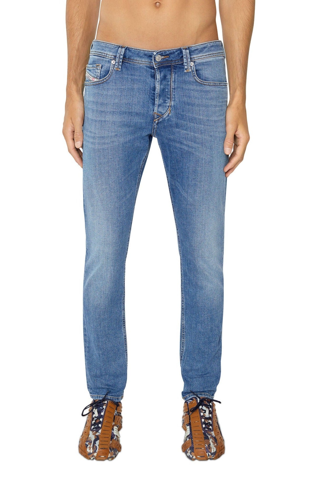 Diesel 1986 Larkee-Beex 009ZR Tapered Medium Blue Jeans