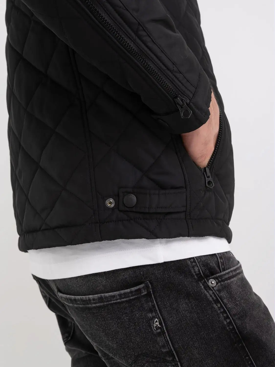 Replay Short Quilted Jacket Black - M8000.000.84442